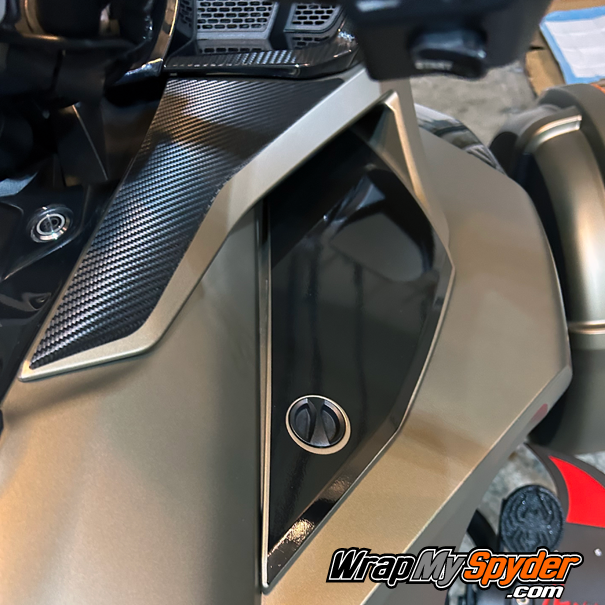 Can-am-Spyder-F3-Limited-and-Touring-Service-panel-Gloss-Black-with-Carbon-Fiber-Textured-Black-Console-panel