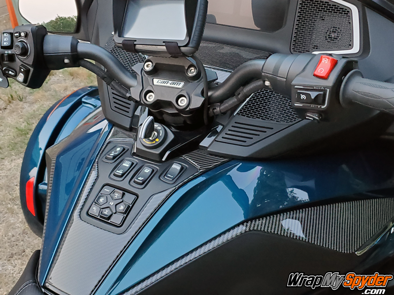 2020+-BRP-Can-am-Spyder-RT---RT-Limited-Swithc-panel,-Knee-Panel-and-glove-box-in-3D-Domed-Real-Carbon-FIber