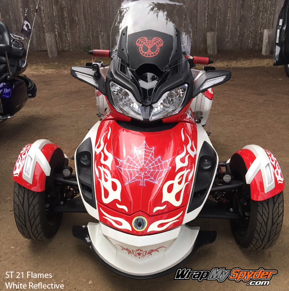 21 Flames in reflective white mounted on Spyder ST