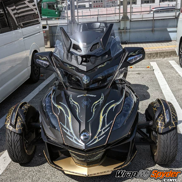 BRP-Can-am-Spyder-graphics-kit-Barbwire-Lightning-Gold-with-Gold-Fender-web-kit