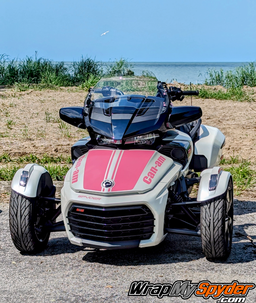 Can-am-Spyder-F3-Hot-Pink-Racing-Strieps-Daytona,-Can-am-text,-spyder-text,