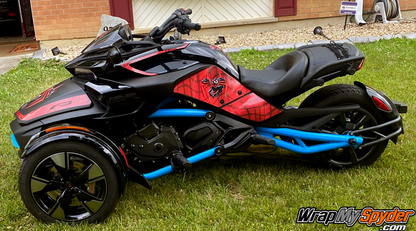 Can-am-Spyder-F3-Le-Blanc-Red-web-frunk-stripe-with-matching-knee-panels-and-Boomerang-side-accent