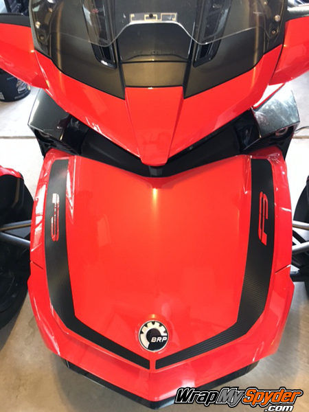 Can-am-Spyder-F3-Le-Blanc-racing-stripe-in-textured-carbon-fiber-Black