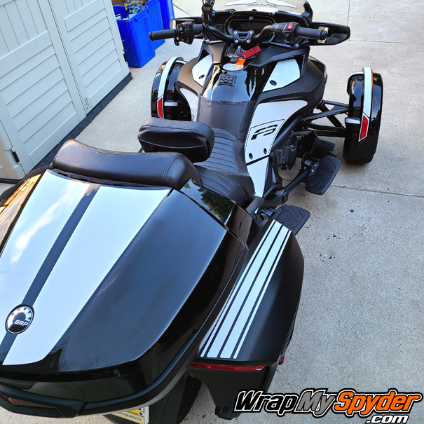 Can-am-Spyder-F3-Limited-Le-Mans-Top-Case,-GT-Saddlbags,-Fender-tops,-Service-panels-and-knee-panels-in-White