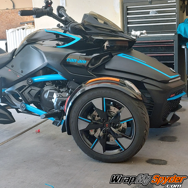 Can-am-Spyder-F3-Side-panel-text,--and-Boomerang-accent-in-Olympic-Blue-to-match-the-frame