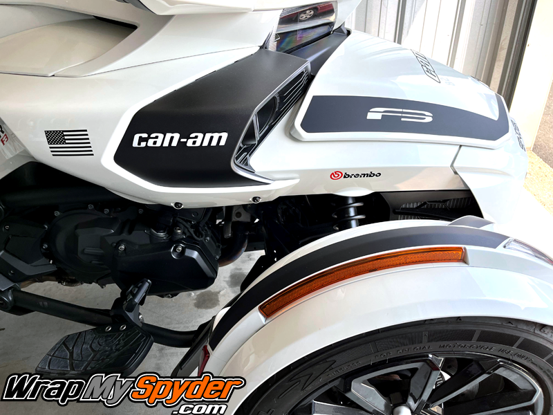 Can-am-Spyder-F3-side-panel-text-insert-with-Le-Blanc-frunk-stripes