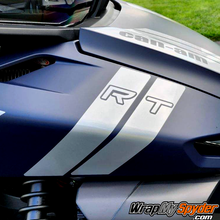 Can-am-Spyder-RT-Hash-Mark-side-stripe-with-RT-text-option-in-Silver-Metallic