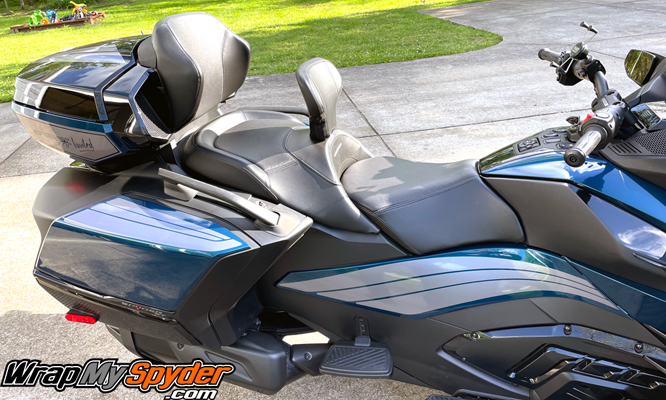 Can-am-Spyder-RT---RT-Limited-2020-2024-Boot-Panel-Side-Stripe--with-Tri-Wing-Saddle-bag-stripe-Charcoal-Metallic