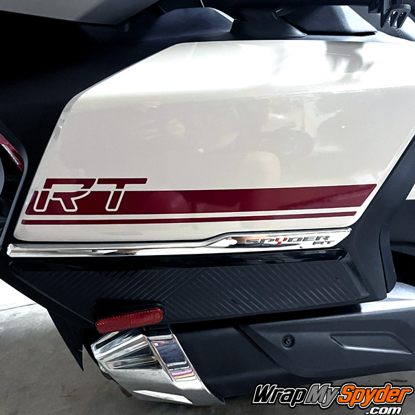 Can-am-Spyder-RT-saddlebag-racing-stripe-with-RT-text-for-2020-2024-RT-models