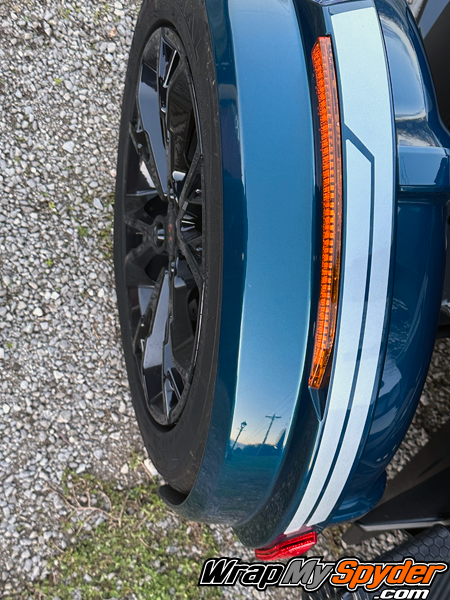 Can-am-Spyder-Reverse-Break-stirpe-fender-stripe