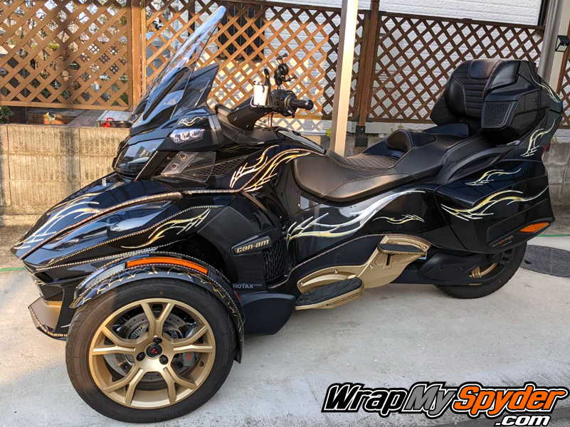Can-am-Spyder-graphics-kit-Barbwire-Lightning-Gold