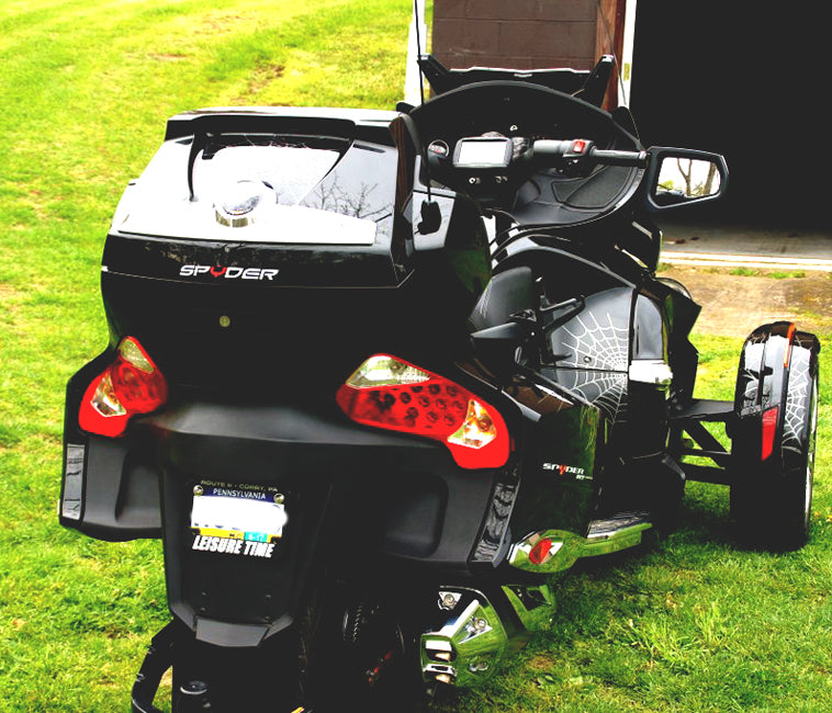 Spyder Text decal added to rear trunk