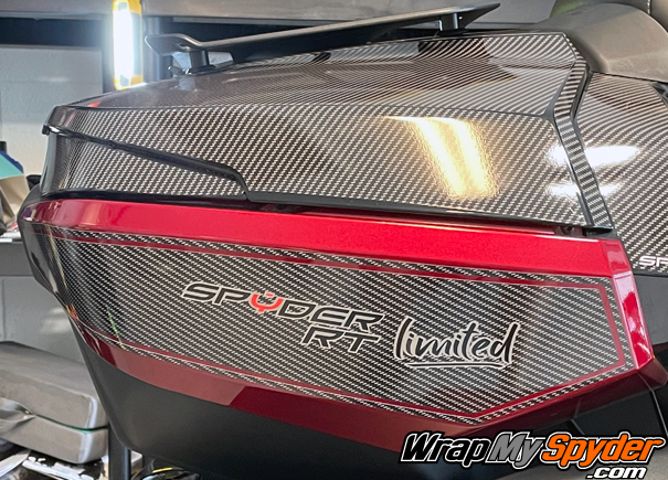 Gloss-Digital-Carbon-Fiber--Top-Case-Side-Stripe--with-text-Spyder-RT-Limited