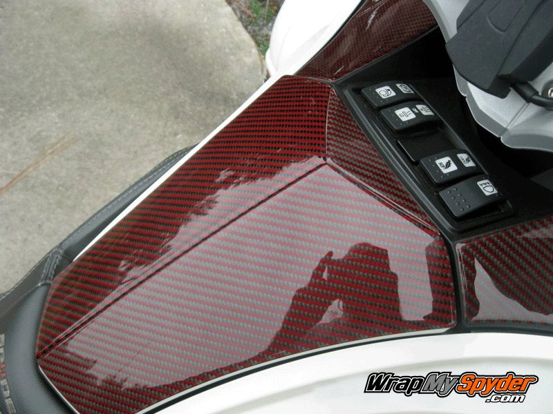 Red-black-carbon-fiber-3-piece-glove-box-Spyder-RT