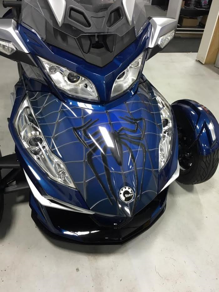 spidy-on-web-blue