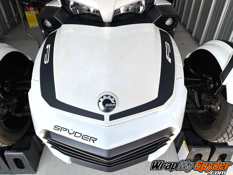 Spyder text decal shown with Le Blanc frunk stripes