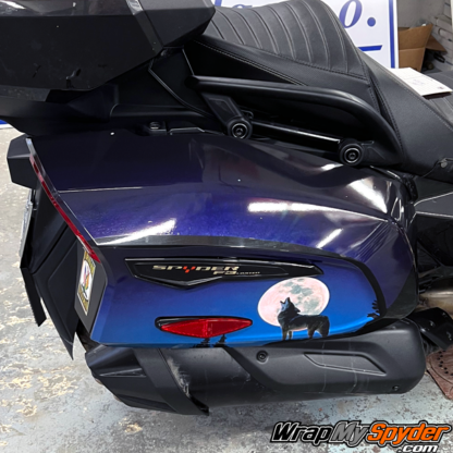 Wolf-Cry-custom-Saddlebag-wrap-for-can-am-Spyder-F3
