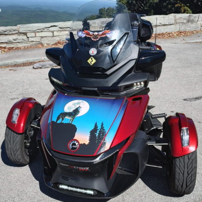 Wolf-Cry-frunk-wrap-on-2020+-Spyder-RT-Limited