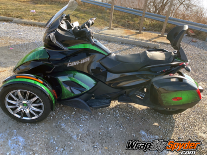 Lantern-Web-Can-am-Spyder-wrap-kit-on-Spyder-ST
