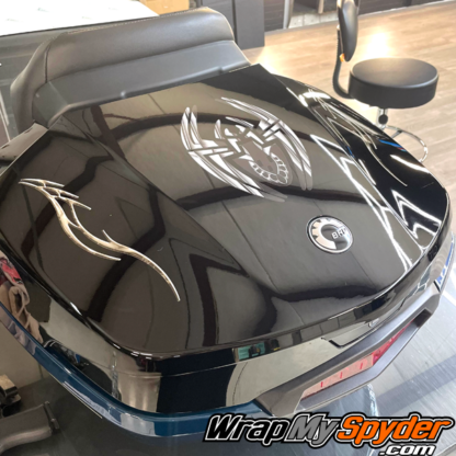 Can-am-Spyder-RT-Limited-Petrol-Blue-with-Barbwire-Lightning-Gray-tone-Reflective-graphcis-kit-and-Boren-spider-gray-tones-mounted on tour top case