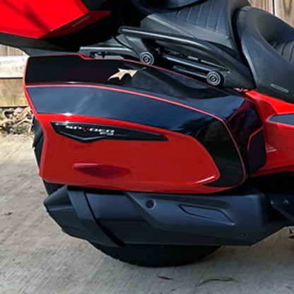 Can-am-Spyder-F3-Limited---Touring-Saddlebag-protection-kit-in-Gloss-Black