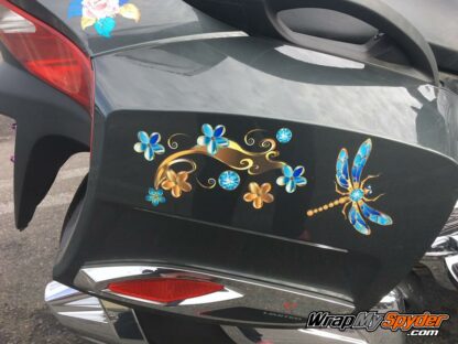 We provide you with a generous assortment of elements: dragonfly's, gems, flowers and more. You place them as you like to create your personal look.