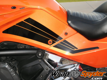 Can-am-Spyder-F3-Touring--LimitedTri-Wing-knee-panel-racing-stripe