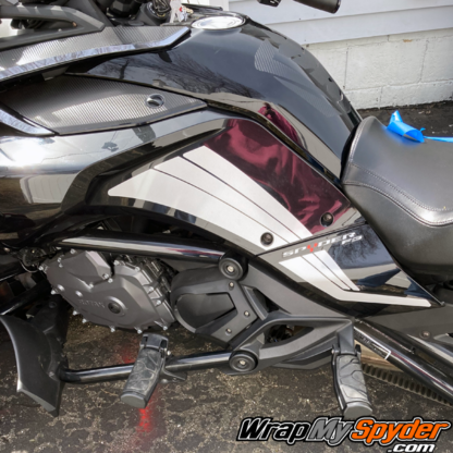 Can-am-Spyder-F3-Tri-Wing-Knee-Panels-in-Silver-Metallic