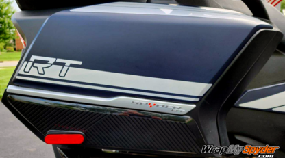 Can-am-Spyder-RT-GT-Saddlebag-side-stripe-in-Silver-metallic-showing-optional-top-stripe-removed